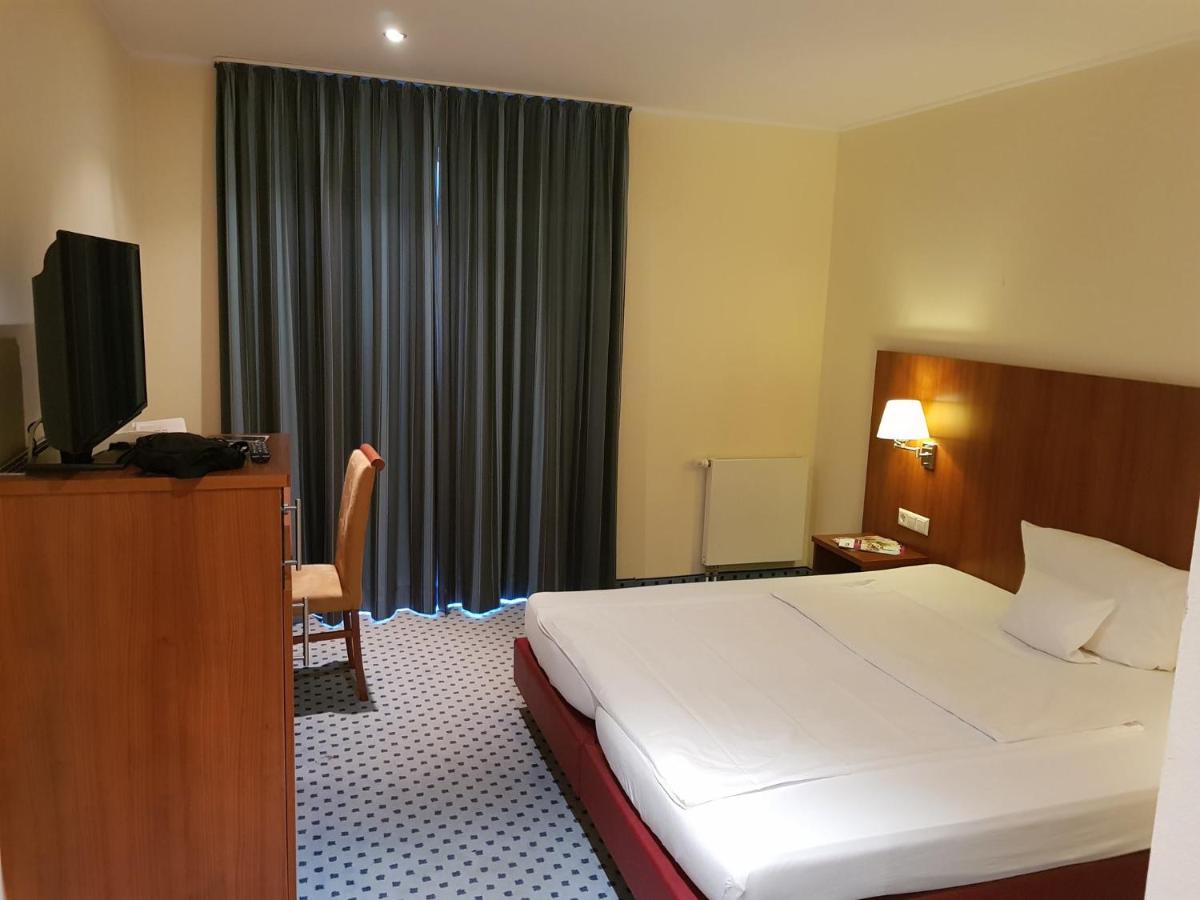 Airport Hotel Paderborn Ahden Eksteriør billede